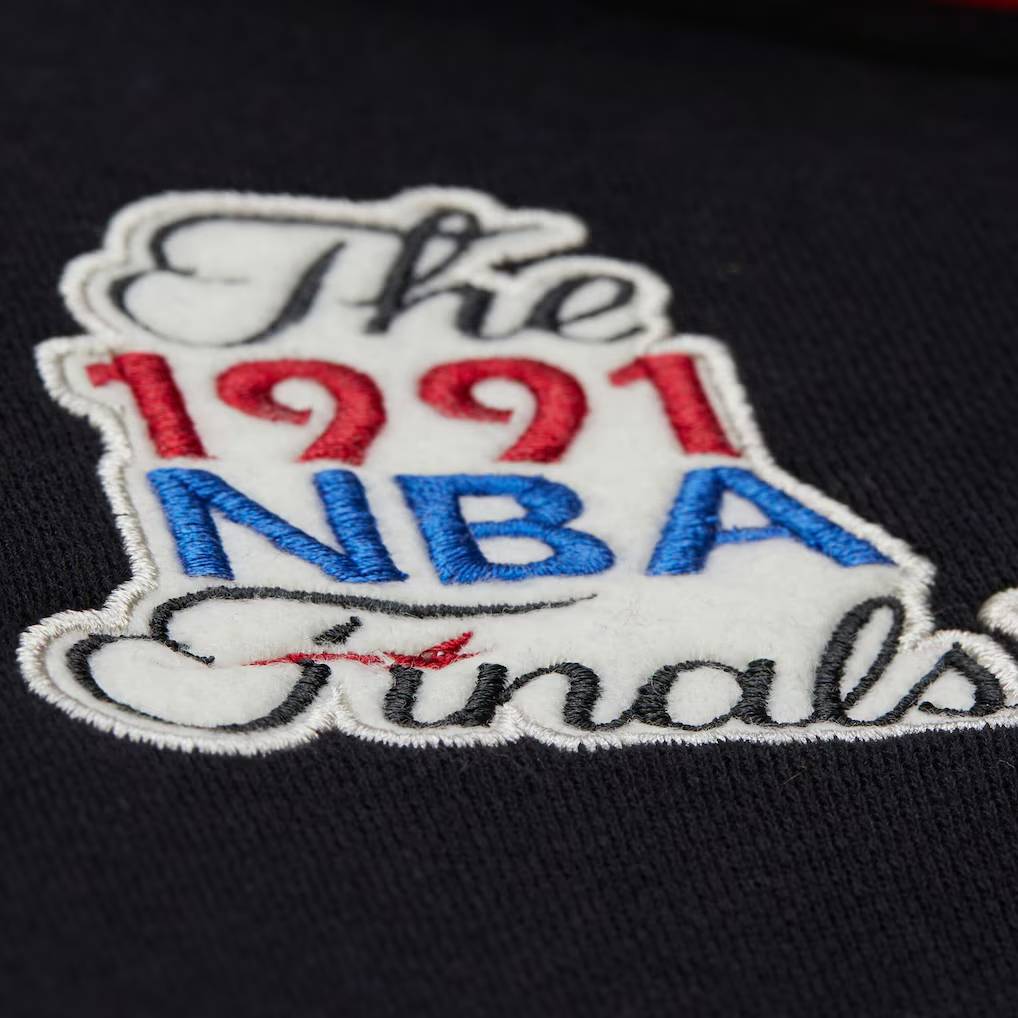 Giacca Mitchell & Ness NBA Courtside Fleece Button Vintage Chicago Bulls Nero JK11162-CBUB