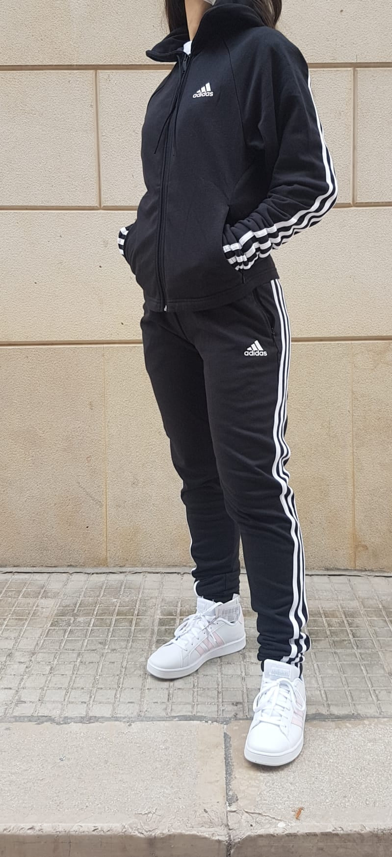 TUTA ADIDAS W