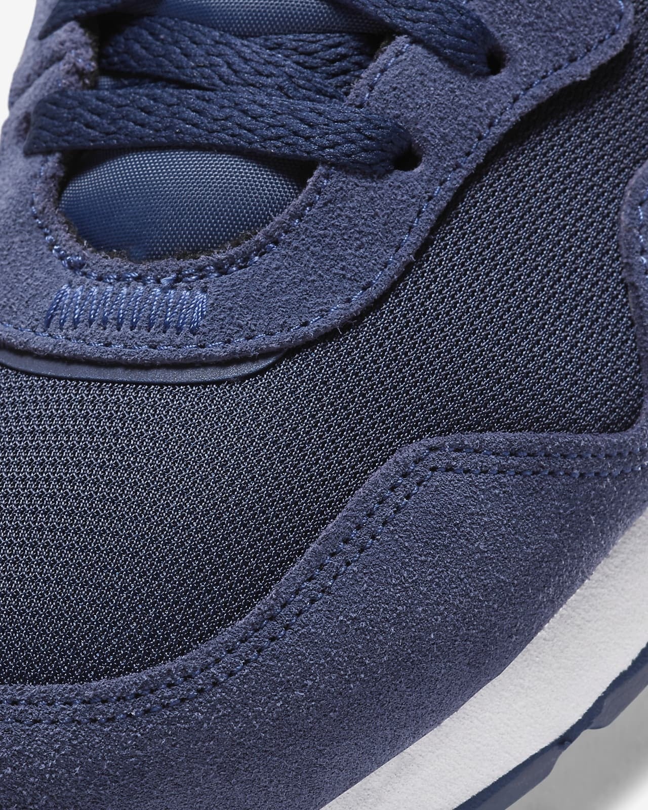 NIKE VENTURE RUN