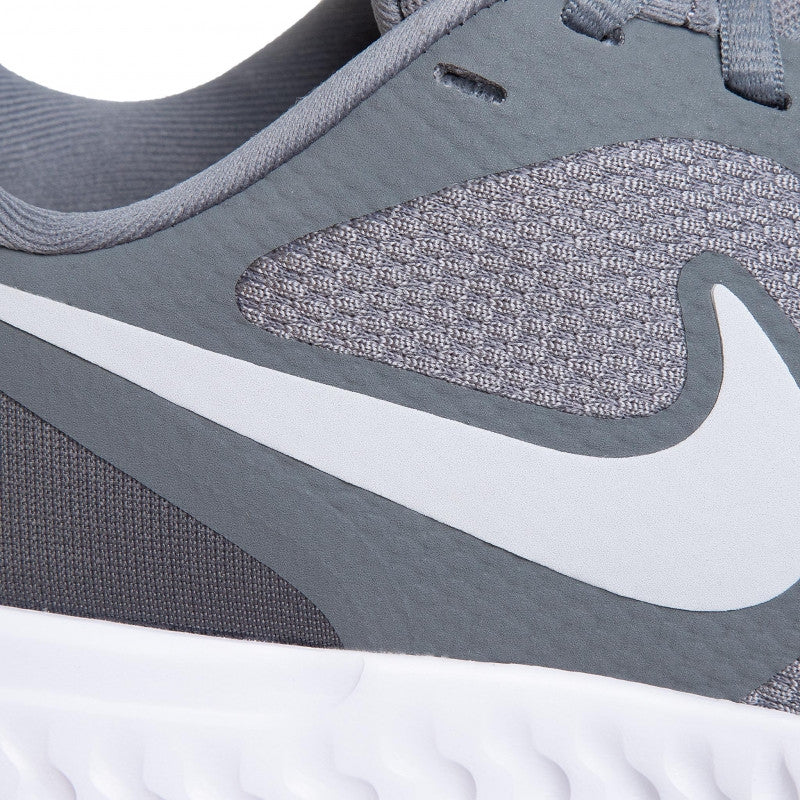 NIKE REVOLUTION 5