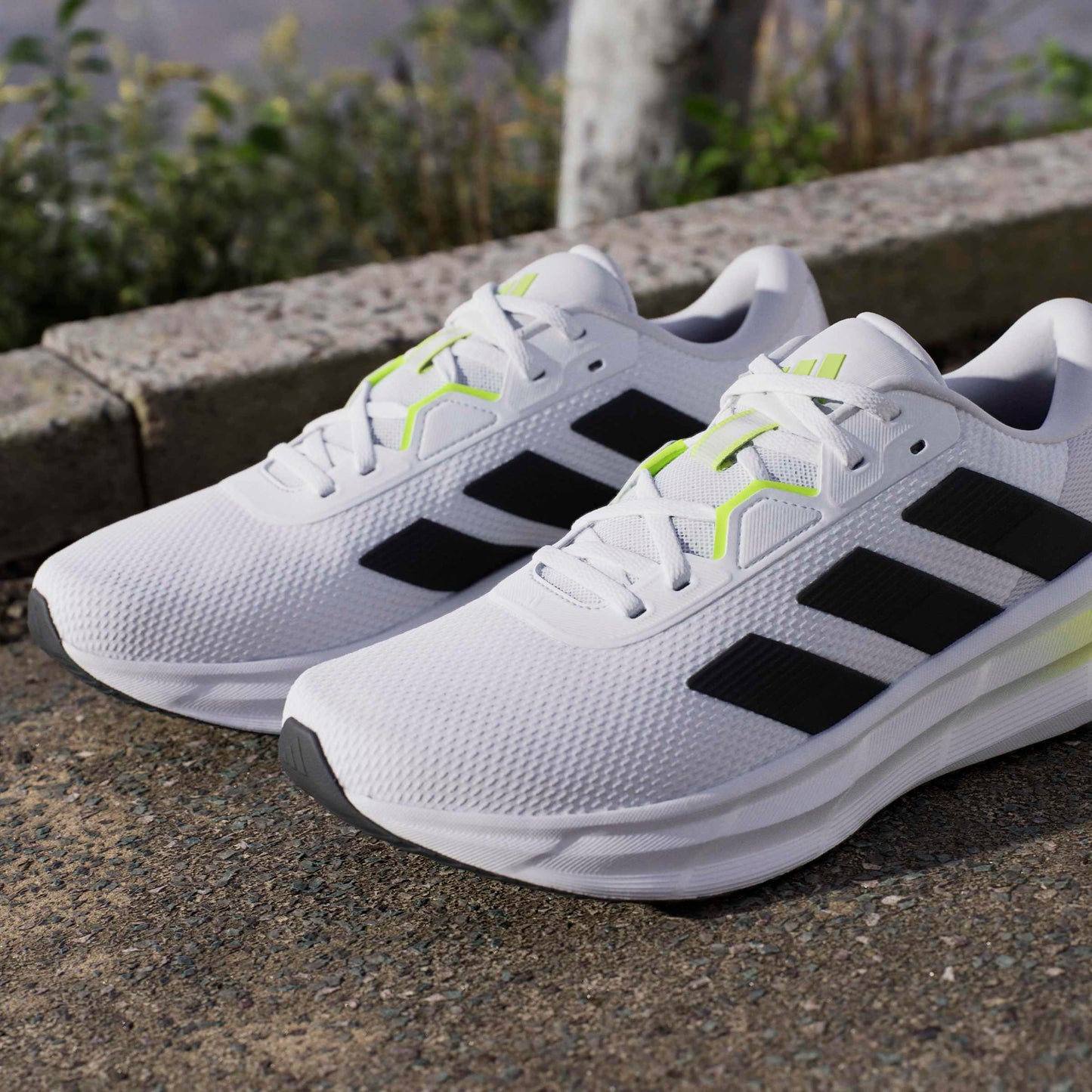 Scarpe adidas galaxy 7m man - jp6600 bianco nero verde fluo