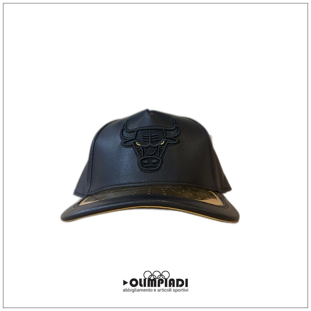 Cappello Mitchell & Ness Bulls Day One Pro - HP15039-CBUBKGD