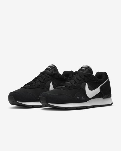 NIKE VENTURE RUN